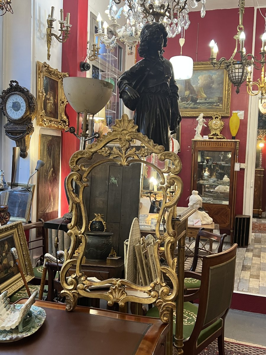 Carved And Gilded Wooden Mirror With Molded Sides, 18th Century, With Scalloped Decoration-photo-6