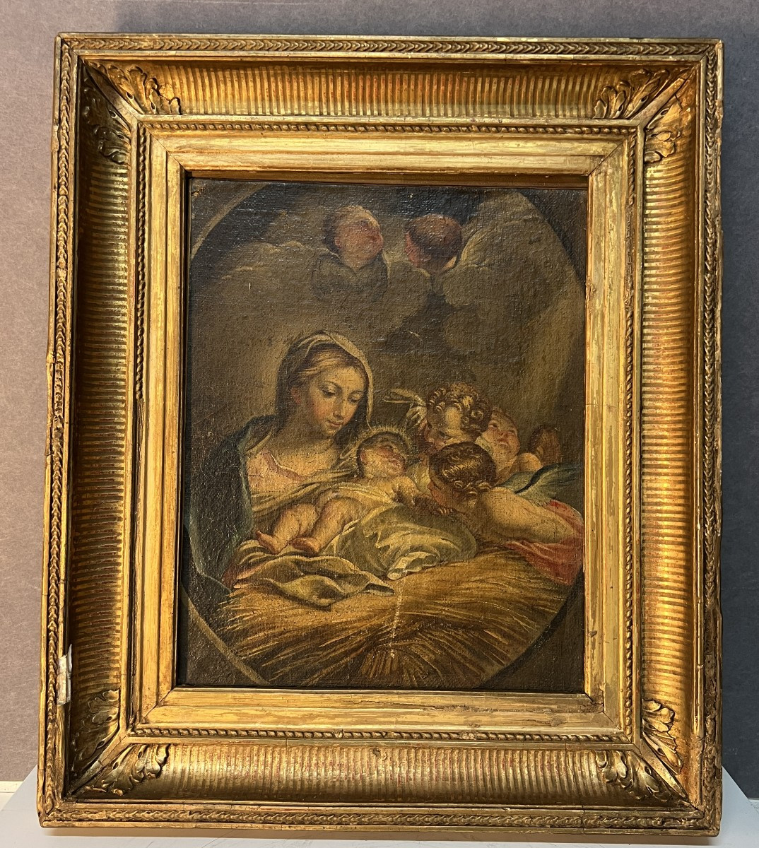 Tableau religieux du XVIIIe siècle, Vierge, enfant Jésus accompagnés d'anges, Cadre bois doré