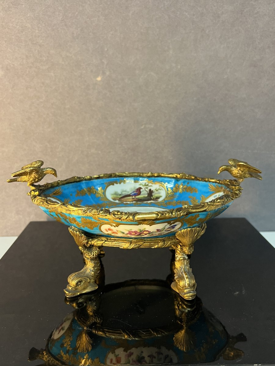 Porcelain Cup From The Sèvres Manufactory, Mounted On A Structure And Set In Gilt Bronze-photo-2