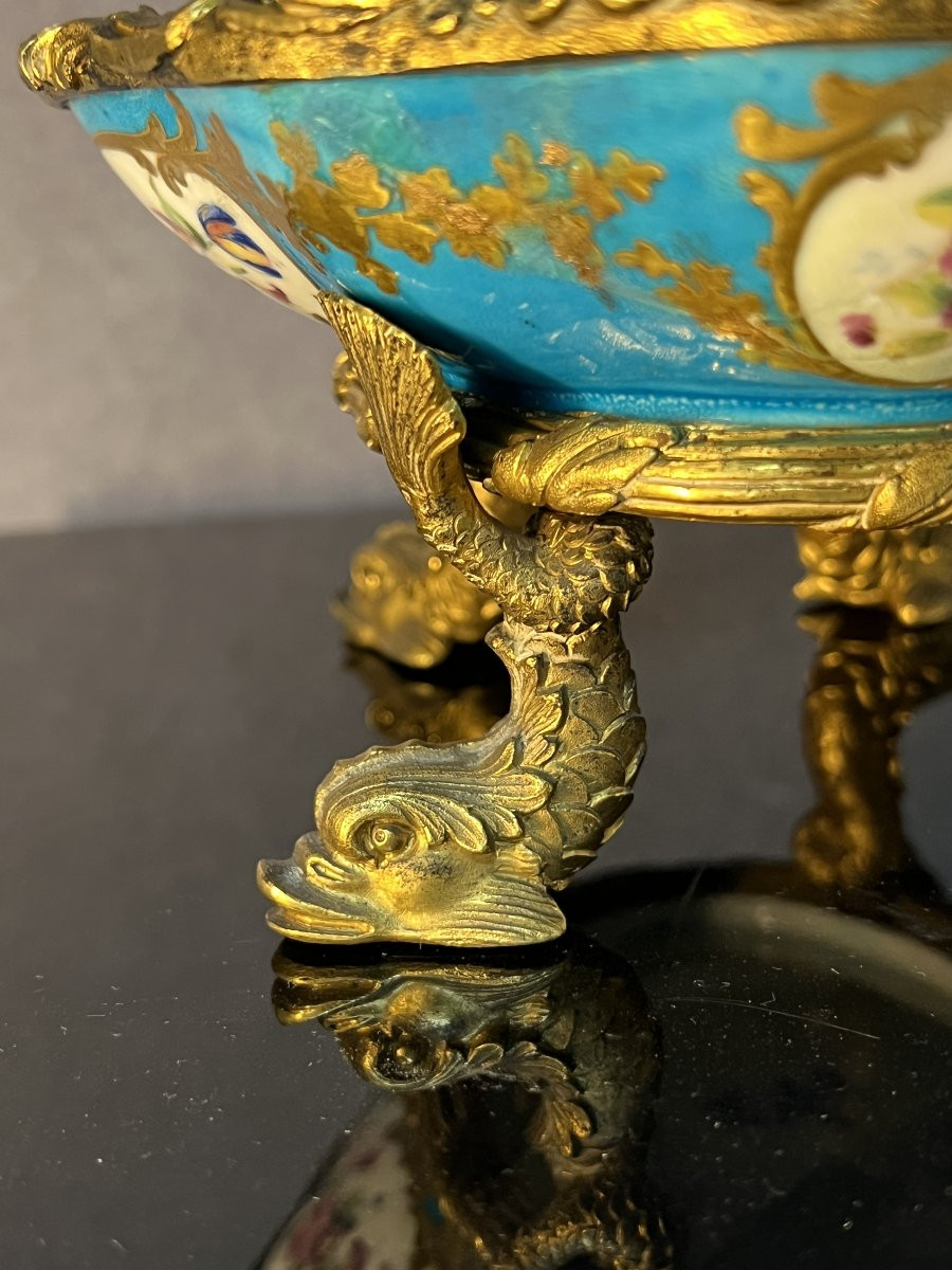 Porcelain Cup From The Sèvres Manufactory, Mounted On A Structure And Set In Gilt Bronze-photo-4