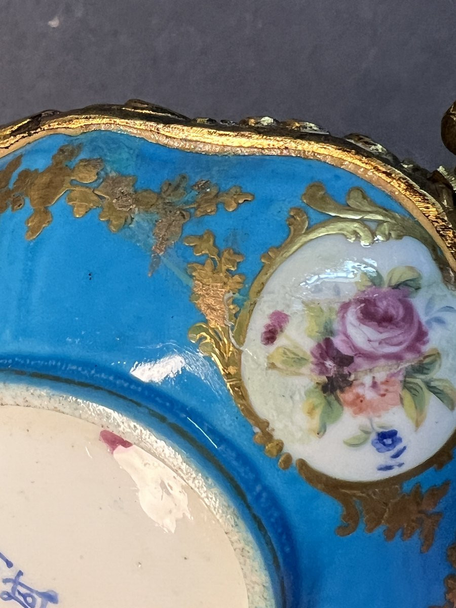 Porcelain Cup From The Sèvres Manufactory, Mounted On A Structure And Set In Gilt Bronze-photo-8