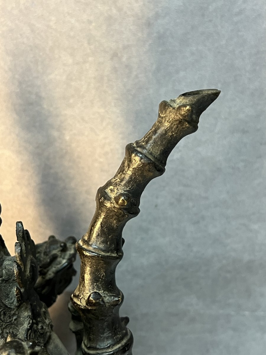 Antique Chinese Ewer In Solid Bronze, 19th Century, Carved In Relief With Dragons And Mice, H 34.5 Cm-photo-4