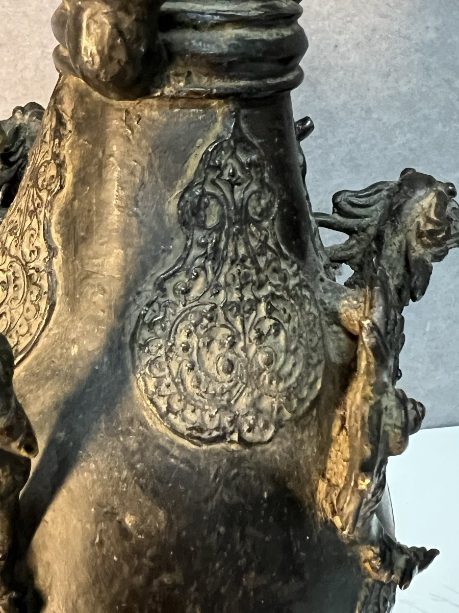 Antique Chinese Ewer In Solid Bronze, 19th Century, Carved In Relief With Dragons And Mice, H 34.5 Cm-photo-5