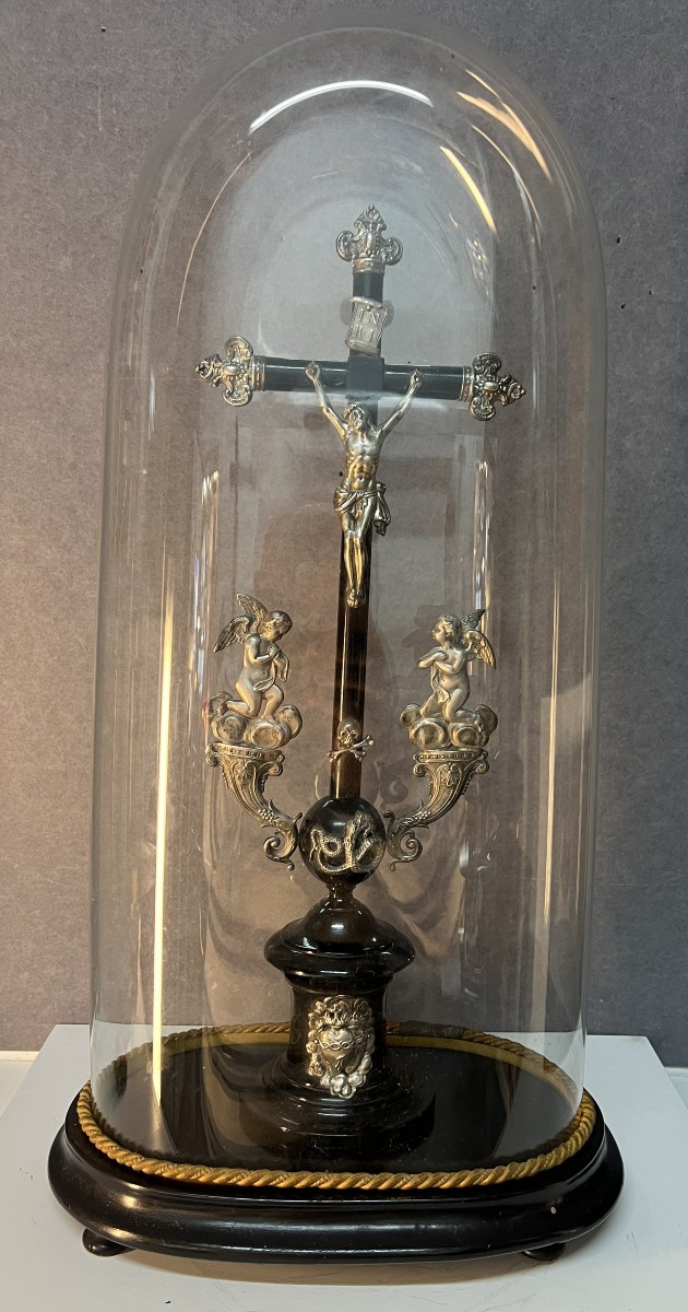 Crucifix In Blackened Wood And Solid Silver Under A Glass Dome, 19th Century, H 63 Cm