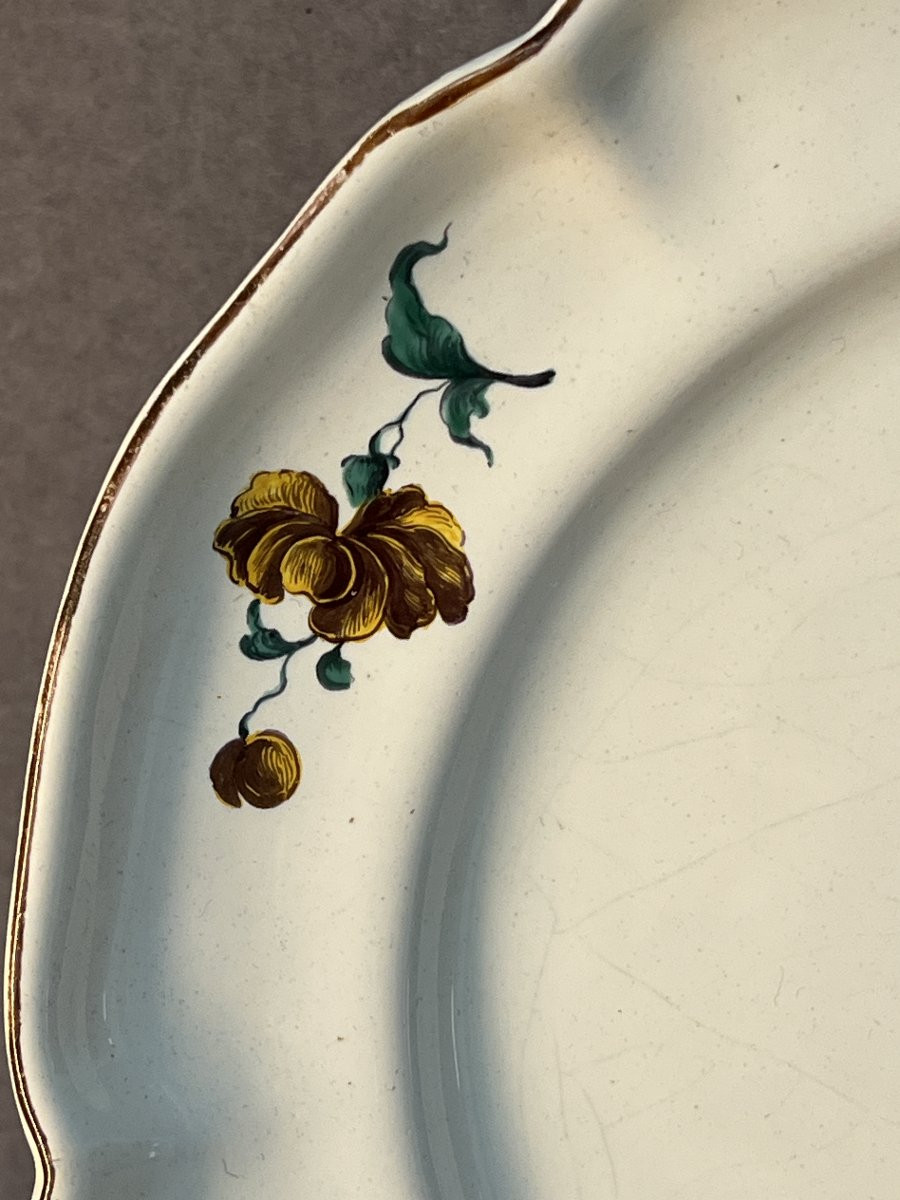 Assiette en faïence de  Strasbourg époque XVIIIe siècle par Paul Hannong , diamètre 25 cm-photo-4