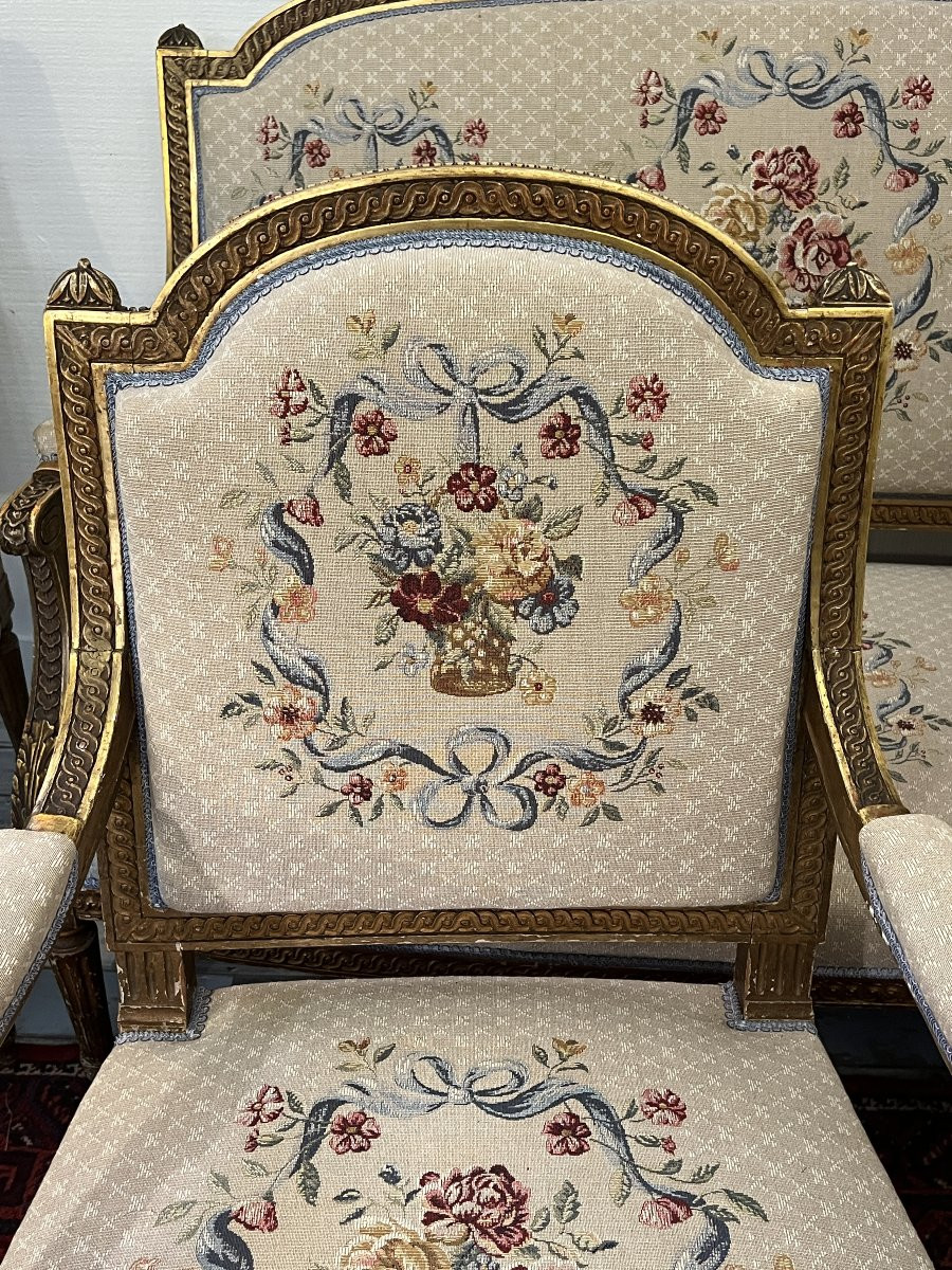Salon de style Louis XVI bois doré et sculpté, banquette et 4 fauteuils, époque XIXe tapisserie-photo-3