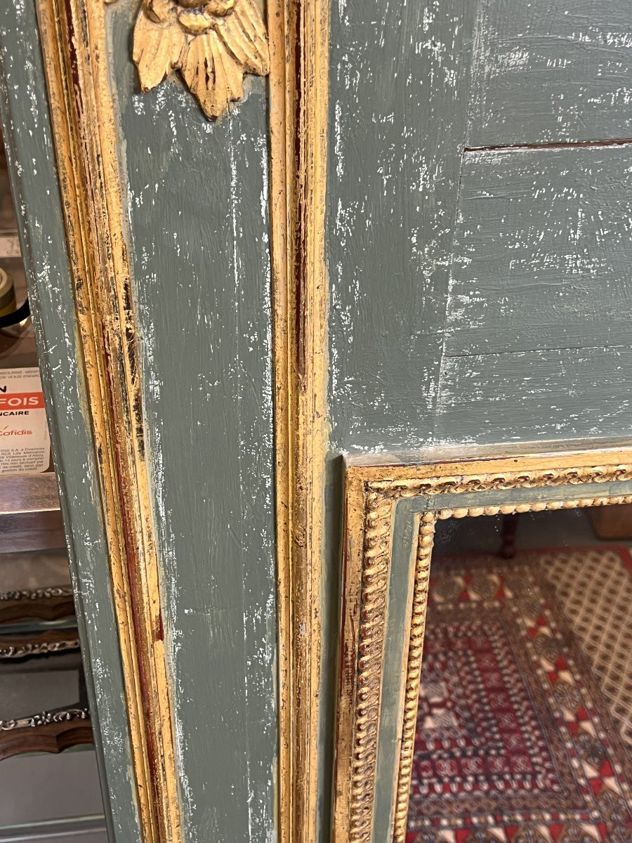 Trumeau en bois peint en vert et dorure, décor d’angelots et nœuds de style Louis XVI, du XXe S-photo-1