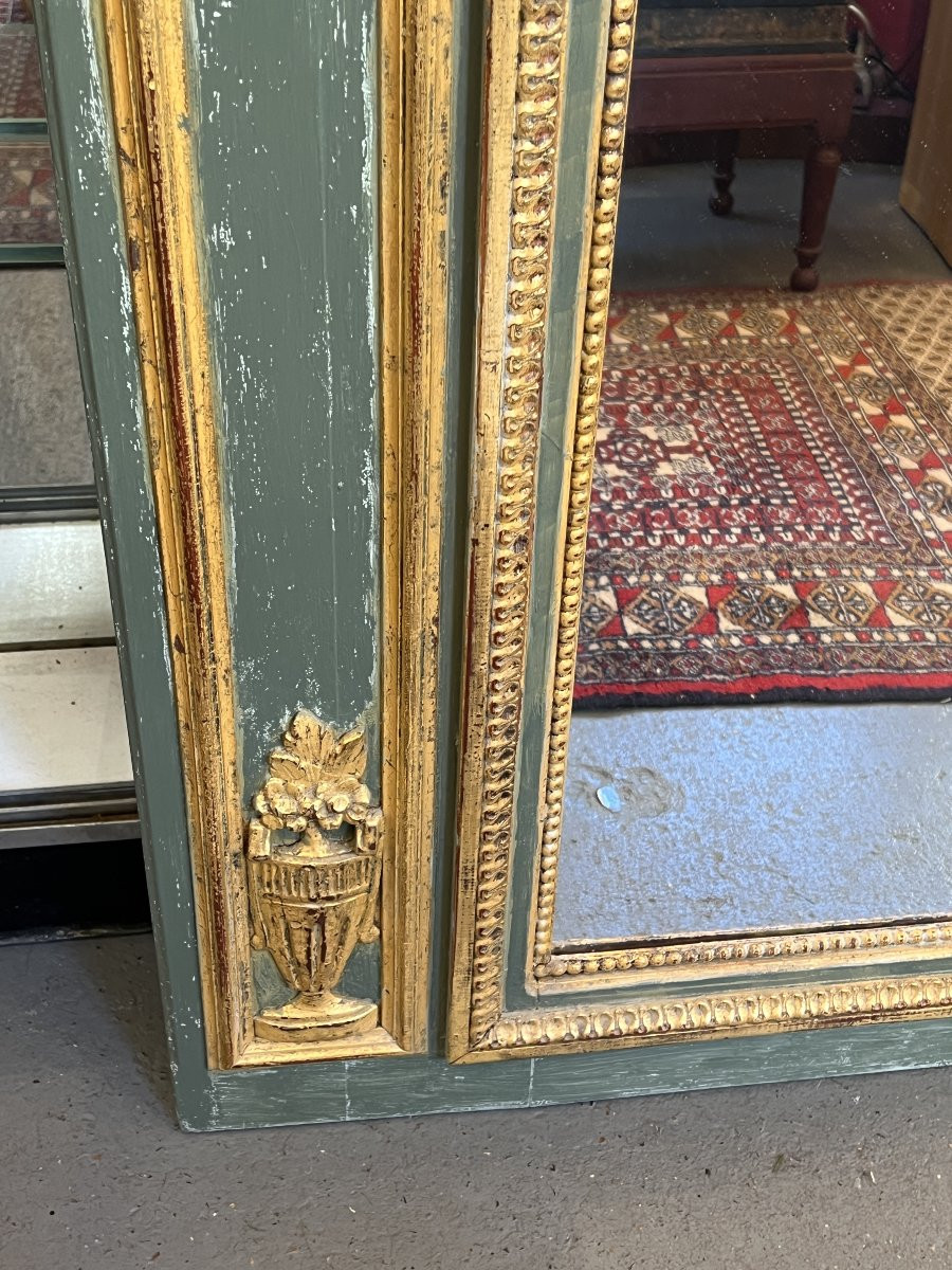 Trumeau en bois peint en vert et dorure, décor d’angelots et nœuds de style Louis XVI, du XXe S-photo-2