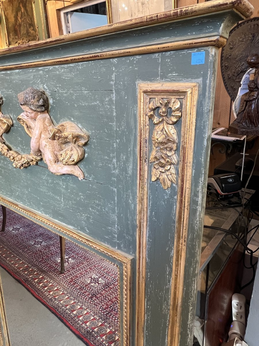 Trumeau en bois peint en vert et dorure, décor d’angelots et nœuds de style Louis XVI, du XXe S-photo-4