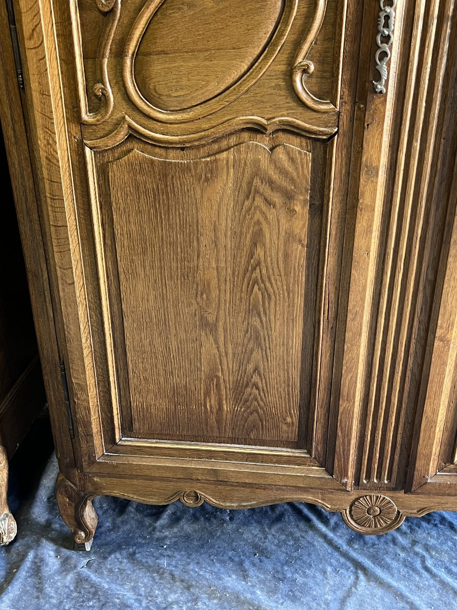 Armoire Normande Cauchoise en chêne moyen sculpté du XIXe siècle à chapeau de Gendarme-photo-4