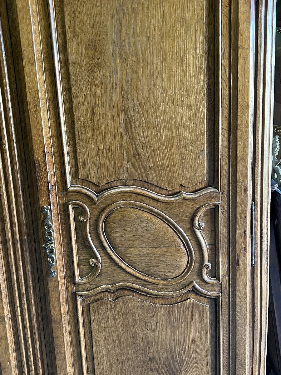 Armoire Normande Cauchoise en chêne moyen sculpté du XIXe siècle à chapeau de Gendarme-photo-2