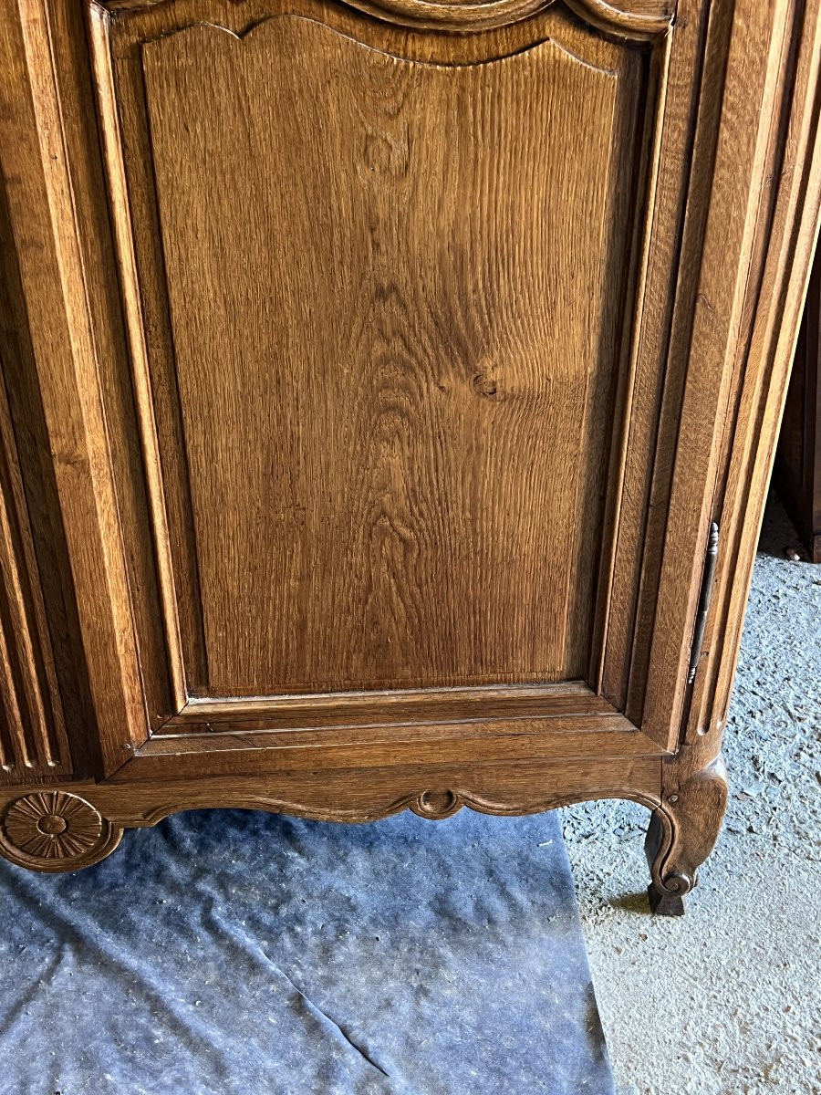 Armoire Normande Cauchoise en chêne moyen sculpté du XIXe siècle à chapeau de Gendarme-photo-3