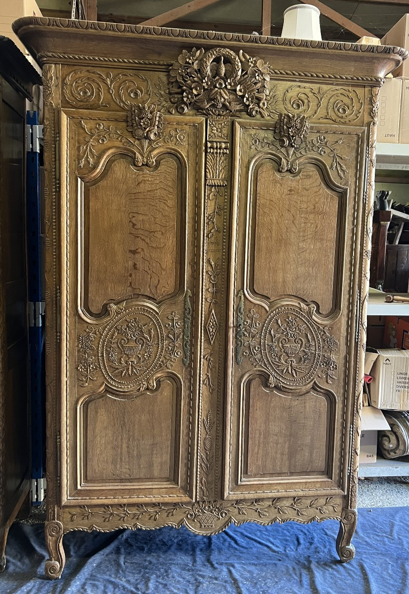 Armoire de mariage Normande XIXe siècle, au bouquets de fleurs et colombes