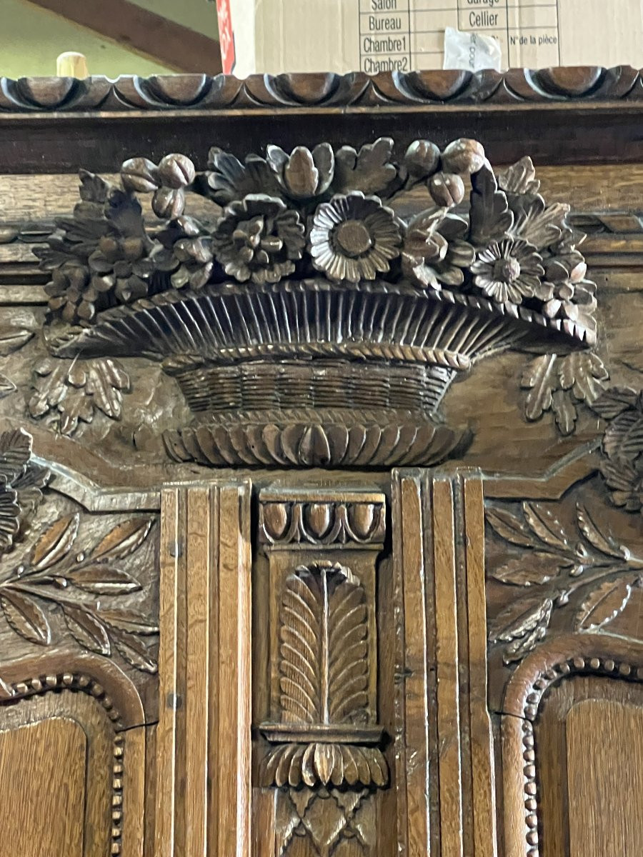 19th Century Solid Oak Normandy Wedding Armoire With Bouquets Of Flowers And Doves-photo-2