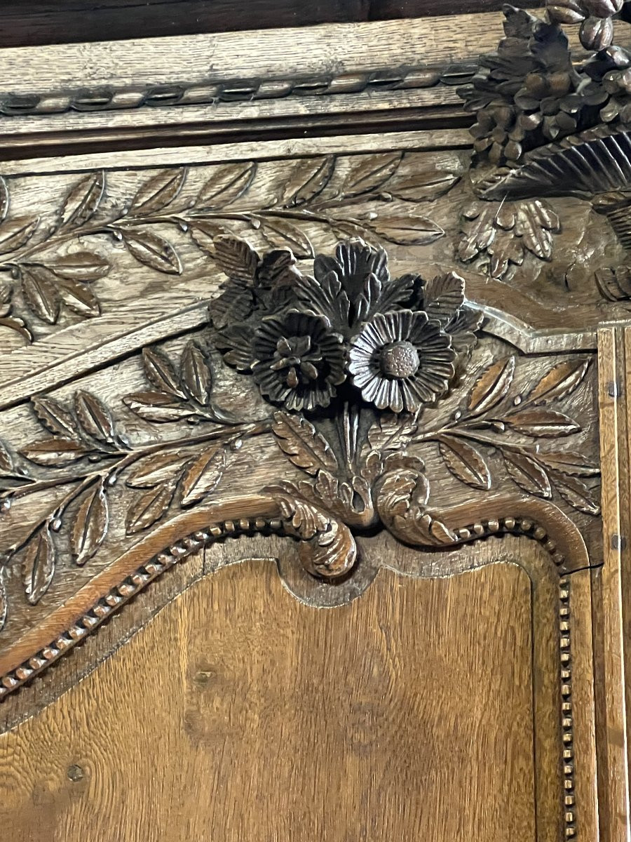19th Century Solid Oak Normandy Wedding Armoire With Bouquets Of Flowers And Doves-photo-3