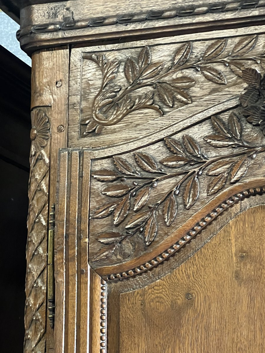 19th Century Solid Oak Normandy Wedding Armoire With Bouquets Of Flowers And Doves-photo-4