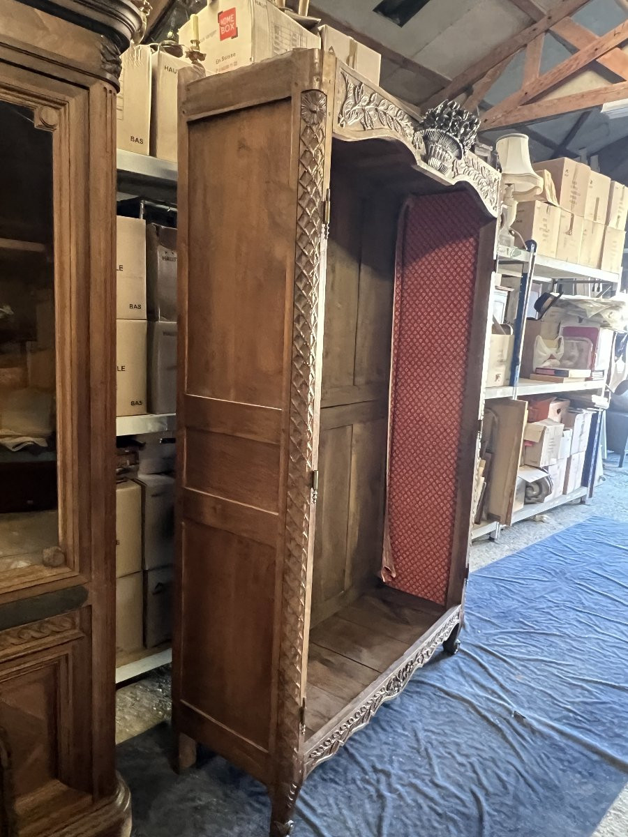19th Century Solid Oak Normandy Wedding Armoire With Bouquets Of Flowers And Doves-photo-7
