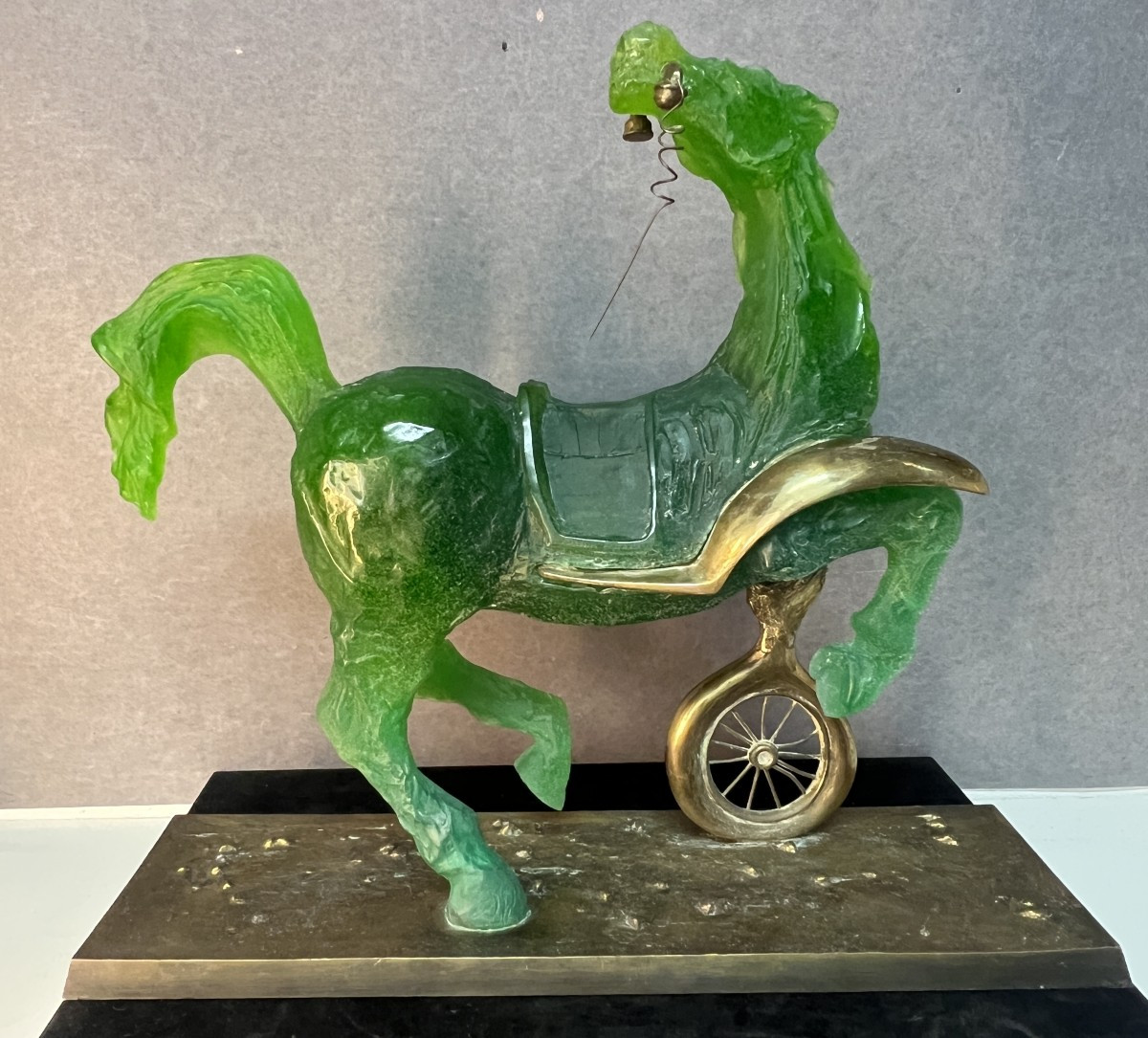 Sculpture Daum, " Cheval automobile " de Salvador DALI, en pâte de verre et bronze, N°  85/850