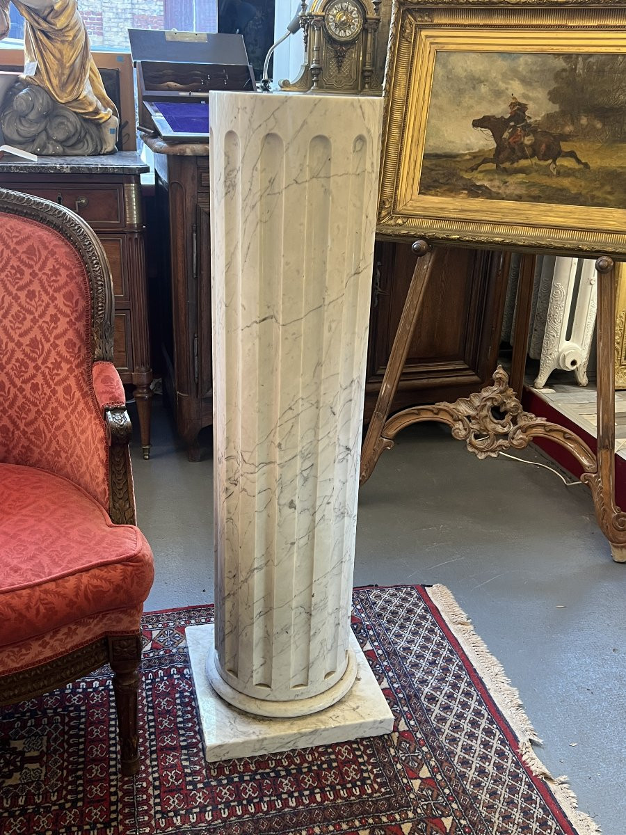 Grey-veined Solid White Marble Column With Vertical Fluting, 110 Cm-photo-2