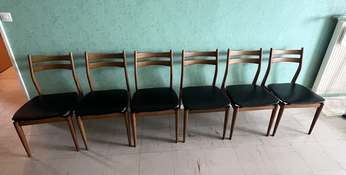 Suite de six chaises vintage scandinaves. Assise en skaï noir, édition EROS vers 1960
