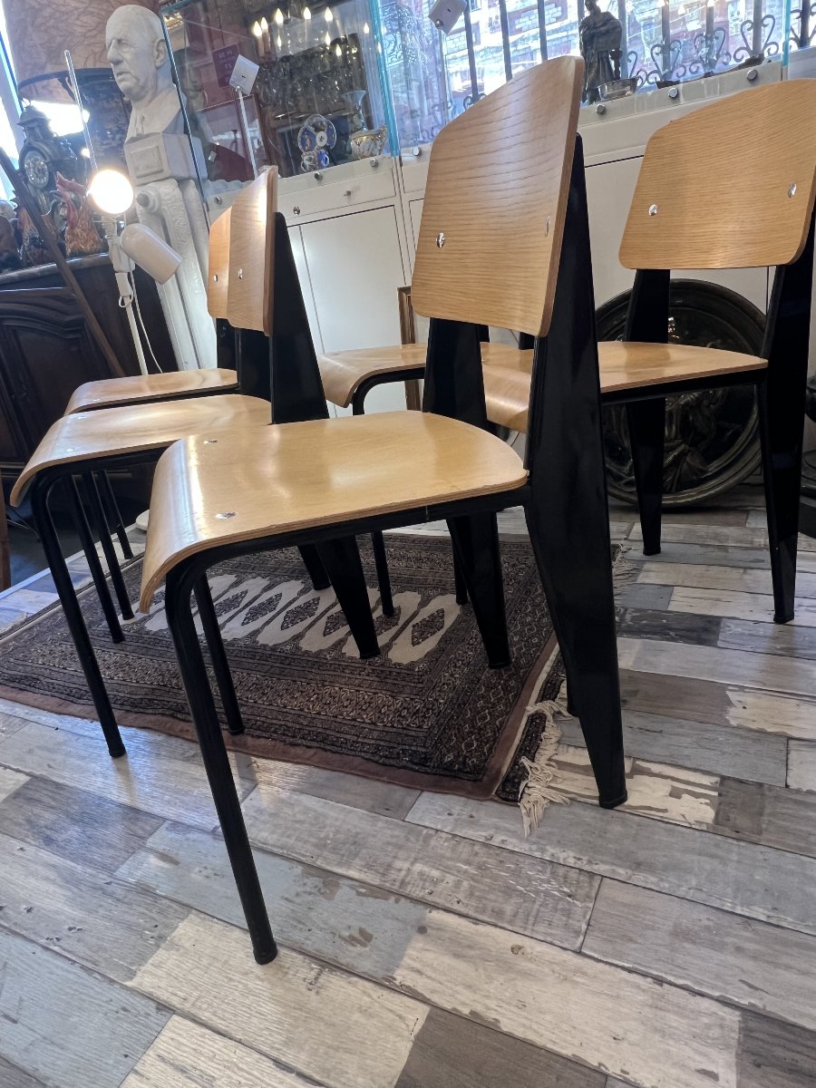 Série de 5 chaises modèle " Standard " Jean Prouvé et éditées par Vitra, de 2016,  NO CHINE