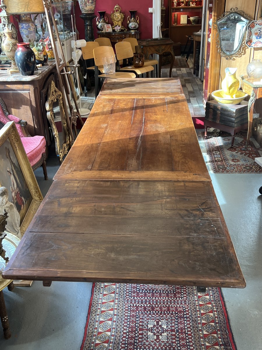 Table campagnarde en bois massif : Élégance et fonctionnalité pour vos repas en famille, XIXe -photo-3