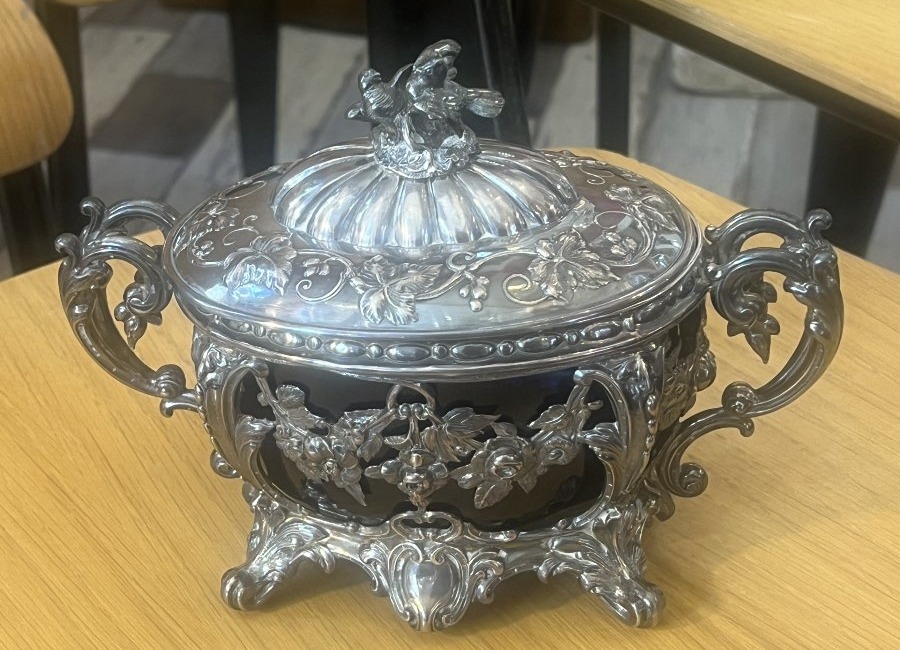 Sugar Bowl In Minèrve-patterned Sterling Silver With A Classic, Timeless Design