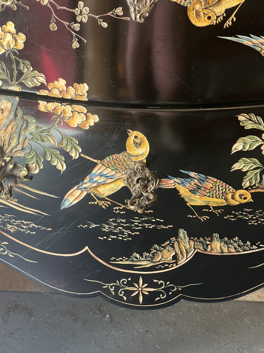 Commode galbée en bois laqué à décor chinois – XXe siècle (vers 1950-1960)-photo-1