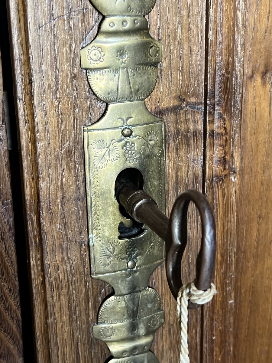 Ancienne armoire en bois sculpté du début du XIXe siècle , petite taille, Hauteur 211 cm-photo-2