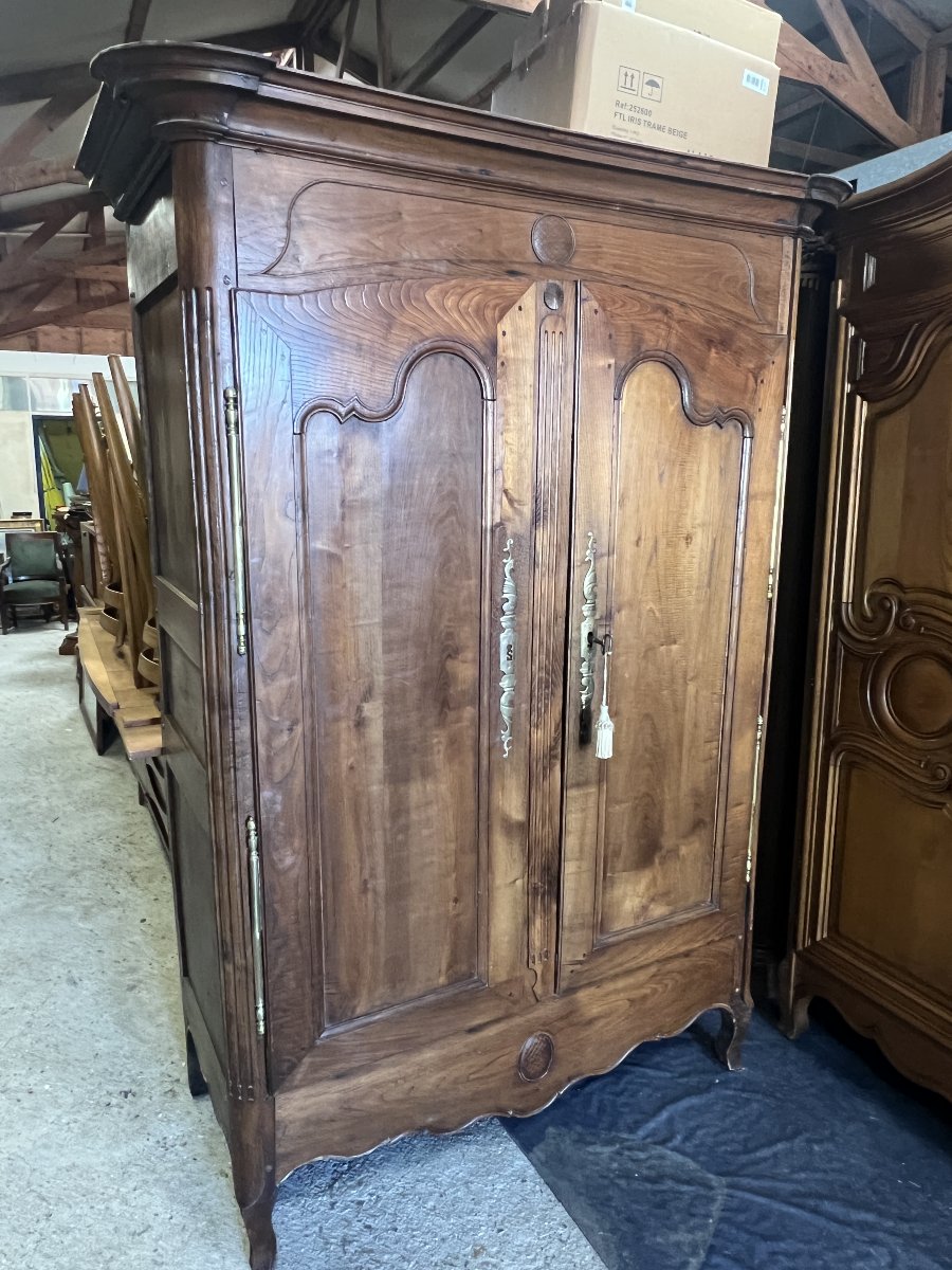Ancienne armoire en bois sculpté du début du XIXe siècle , petite taille, Hauteur 211 cm