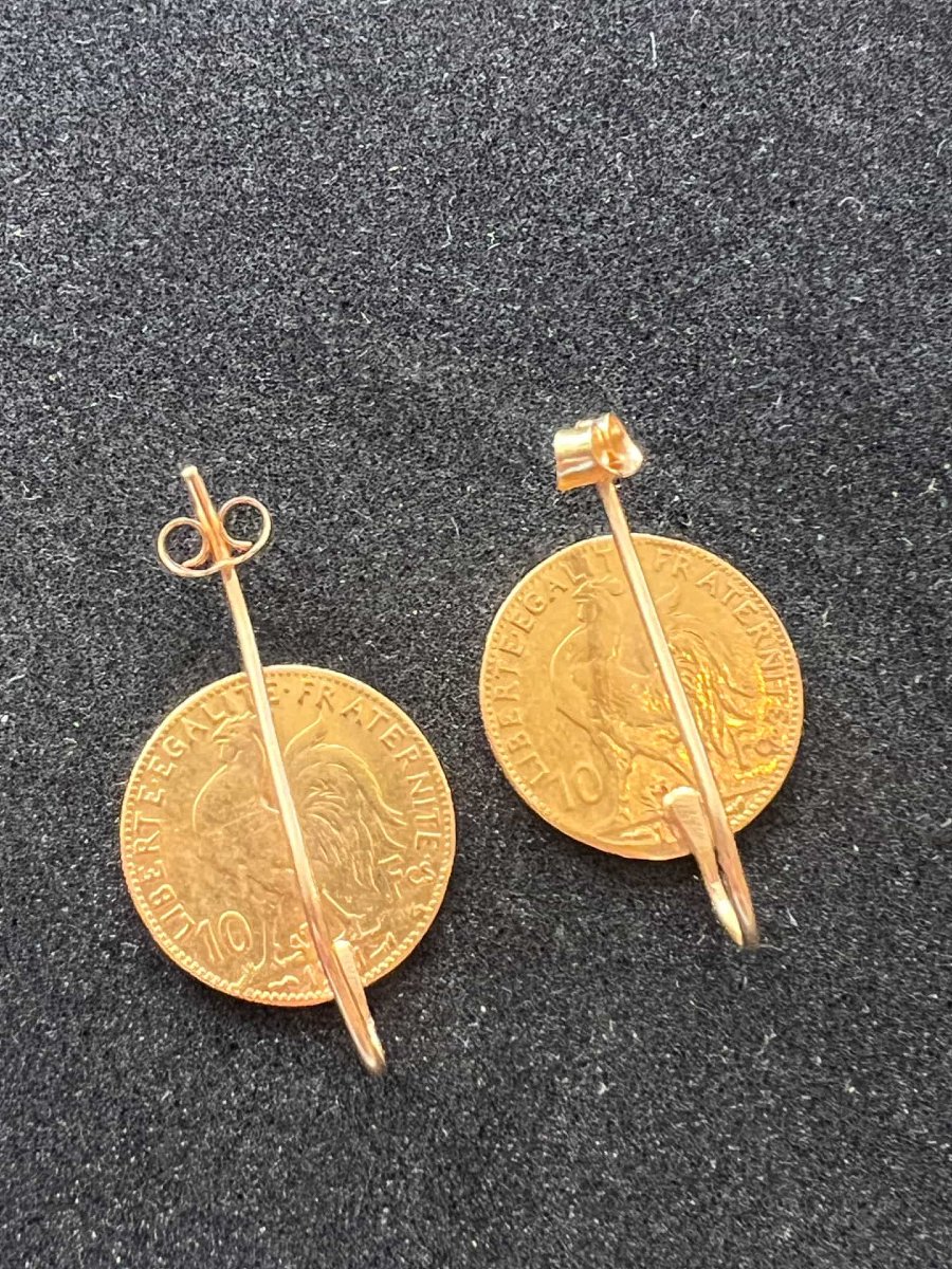Paire de boucles d'oreilles monture or 18 carats et deux pièces de 10 francs or 22 carats-photo-3