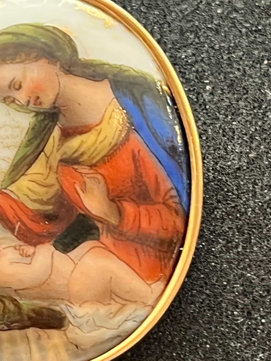 Broche ancienne en porcelaine et monture en or 18 carats, la vierge à l'enfant-photo-3