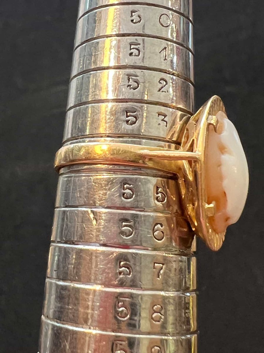 Bague camée en or jaune 18 carats. Élégance et histoire, taille 54, poids brut 3.1 grs-photo-6