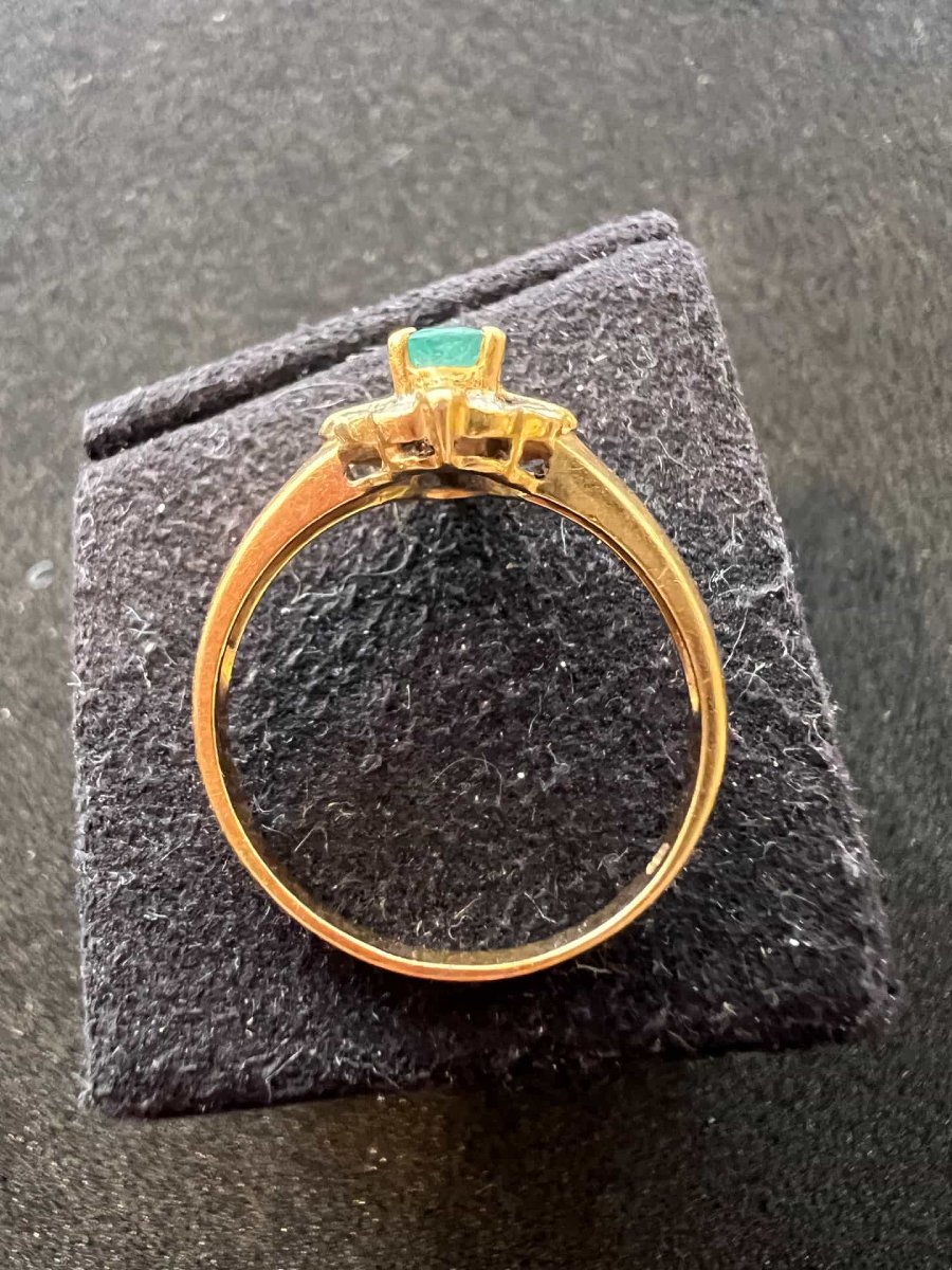Bague Marguerite en or jaune 18 carats. Émeraude et diamants, taille 54, poids brut 2.6 grs-photo-1