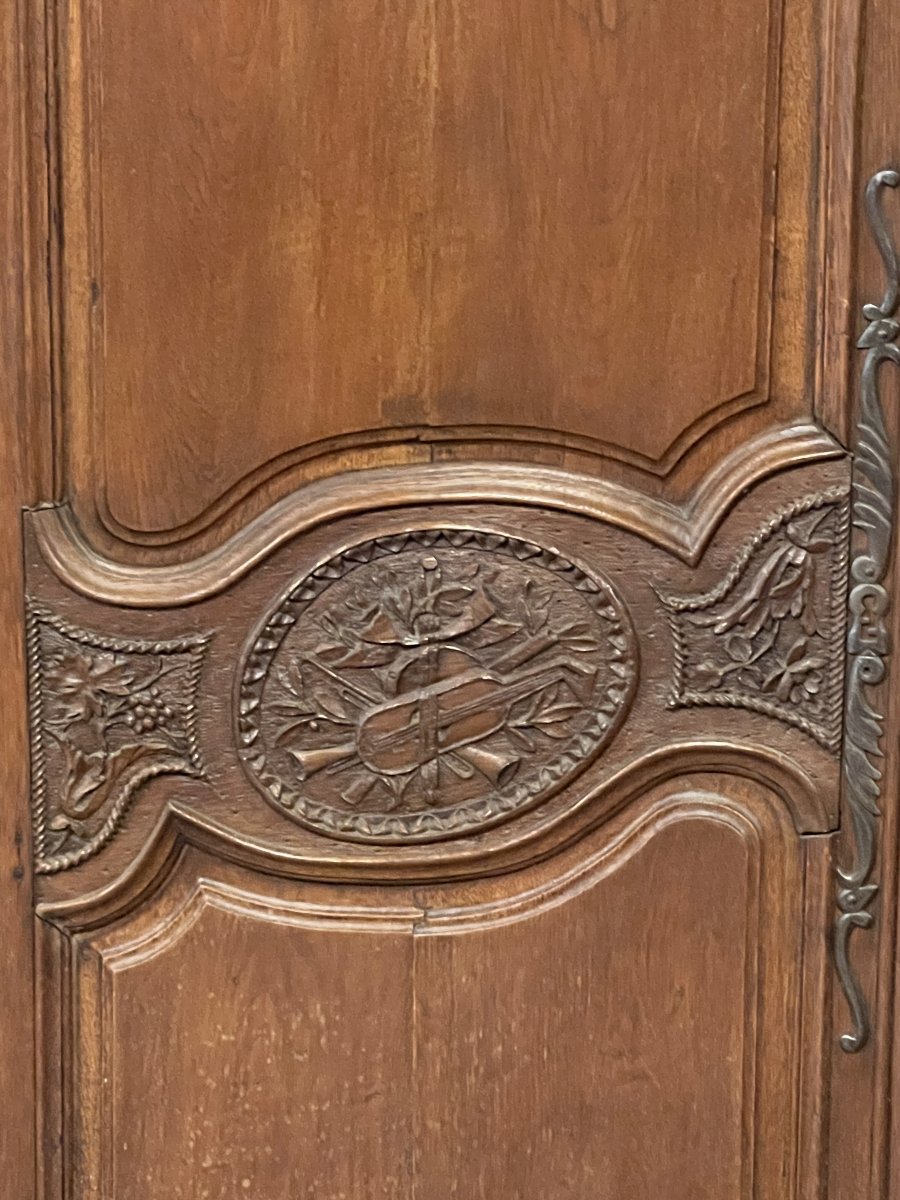 Armoire  de mariage en chêne. Chef-d’œuvre d’élégance et de tradition Normande du XIXe siècle-photo-1