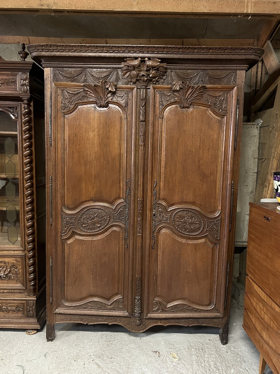 Armoire  de mariage en chêne. Chef-d’œuvre d’élégance et de tradition Normande du XIXe siècle