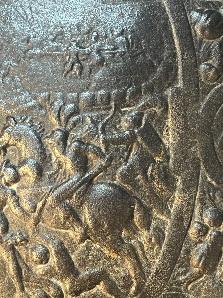 Decorative Parry Shield Inspired By An Iconic Historical Model From The Reign Of King Henry Ii-photo-1
