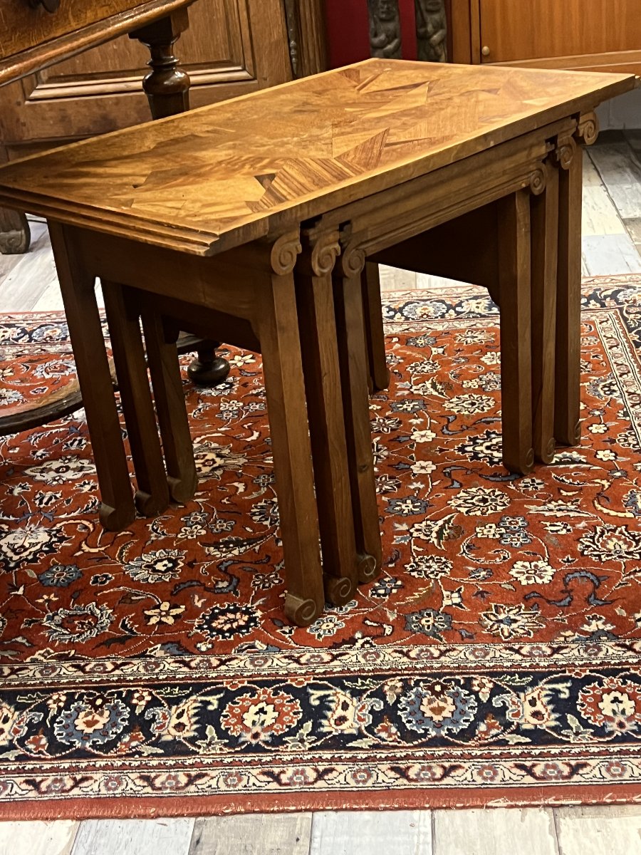 Série de tables Gigogne en bois de placage et marqueterie géométrique d'Emile GALLE vers 1900-photo-2