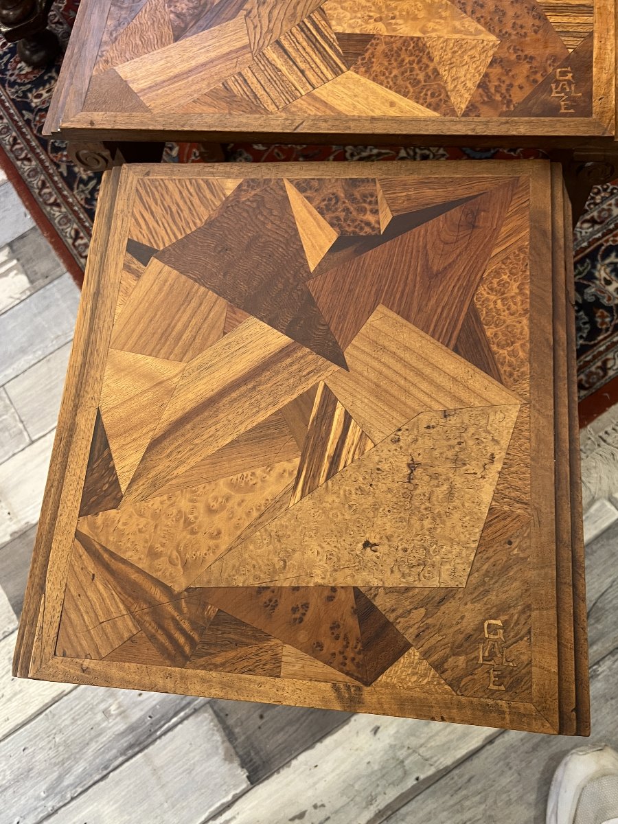 Série de tables Gigogne en bois de placage et marqueterie géométrique d'Emile GALLE vers 1900-photo-4