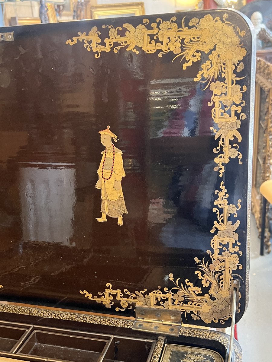travailleuse de salon à poser en bois laqué et noirci.Époque Napoléon III, fin du XIXe siècle.-photo-3