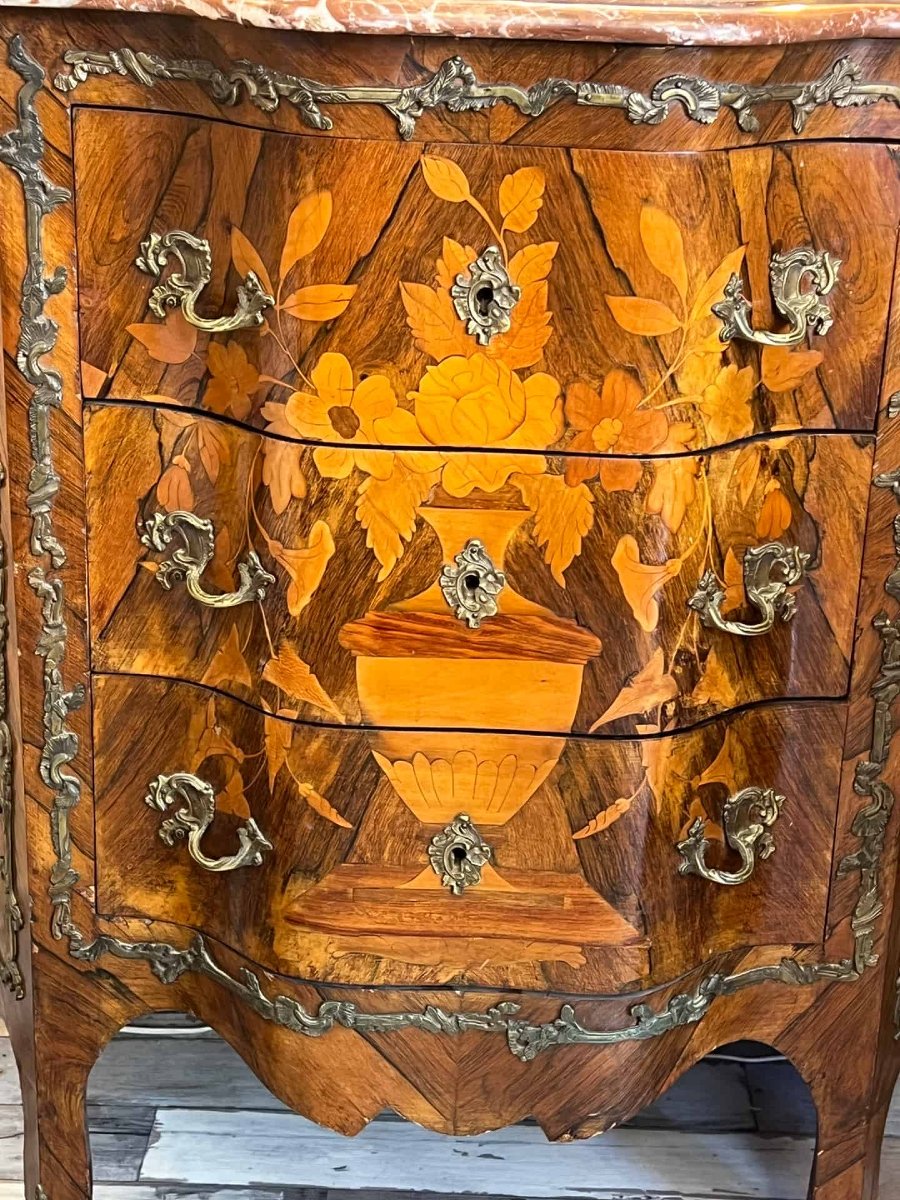 Petite commode de style Transition, façade en arbalete, placage bois de rose, fin XIXe siècle-photo-2