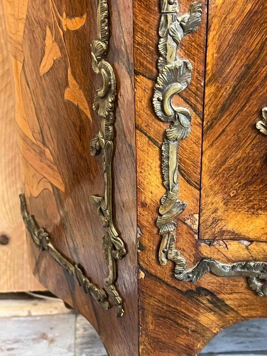 Petite commode de style Transition, façade en arbalete, placage bois de rose, fin XIXe siècle-photo-4