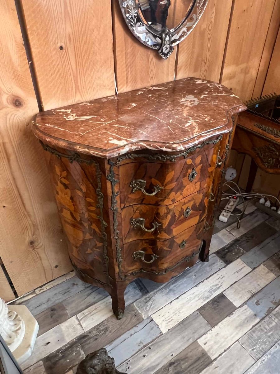 Petite commode de style Transition, façade en arbalete, placage bois de rose, fin XIXe siècle-photo-7