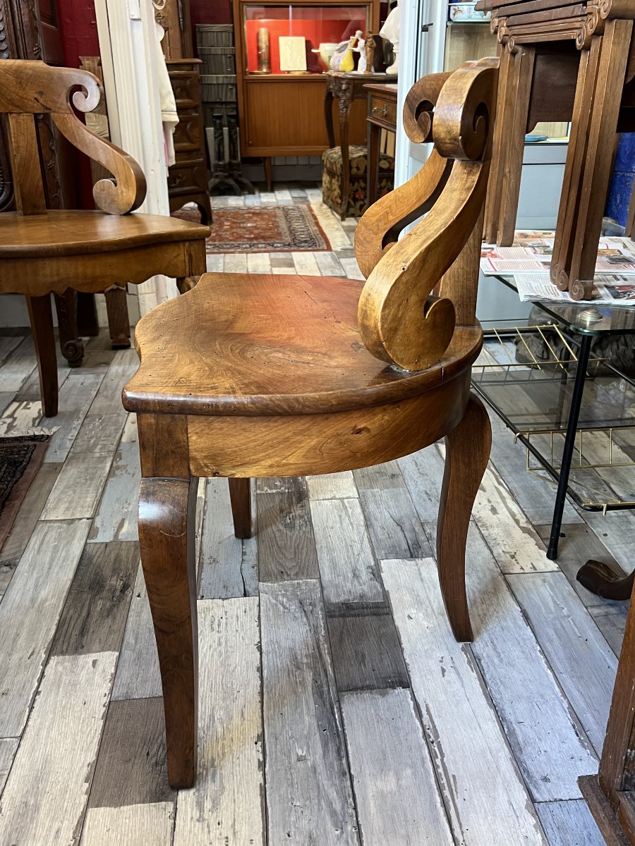 Paire de chaises tripodes en noyer massif, dossier gondole, époque XIXe siècle, lourd de qualié-photo-2