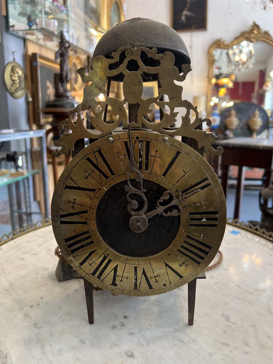 Mouvement d’horloge de type « lanterne » en fer et laiton coulé et ciselé.Époque XVIIIe siècle