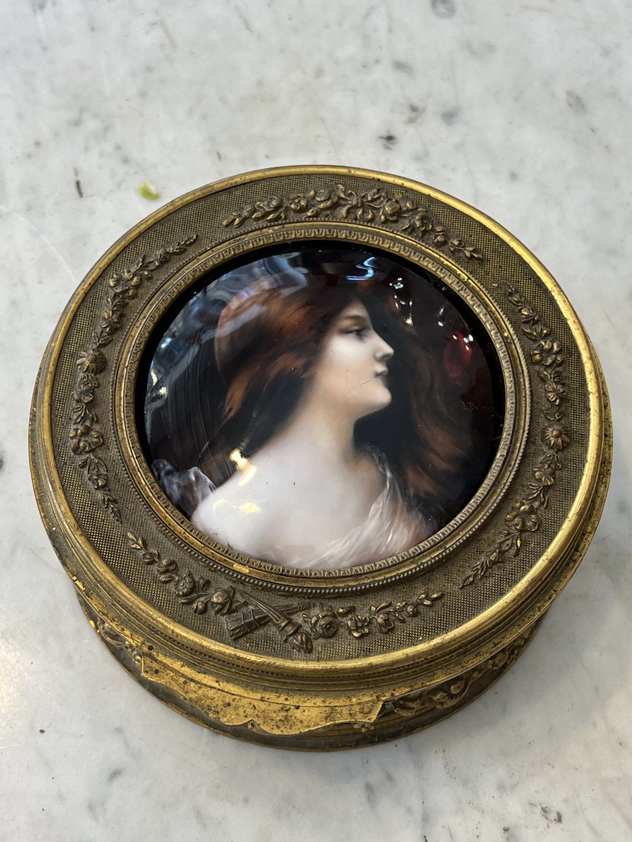 Limoges Enamel Box With Engraved Glass And Chased Bronze In The Louis XVI Style, Late 19th Century 