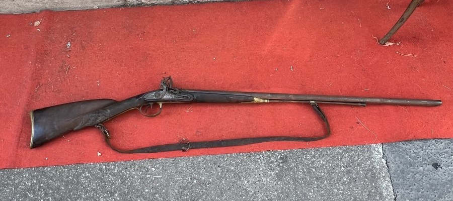 FUSIL DE CHASSE ARTISANAL À PERCUSSION fin XVIIIe, Normandie, Yvetot, répertorié vers 1845