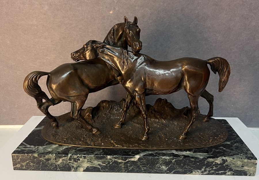 Pierre-Jules MÊNE (1810-1879)  L'Accolade, sculpture en bronze de chevaux  d'Algérie vers 1870