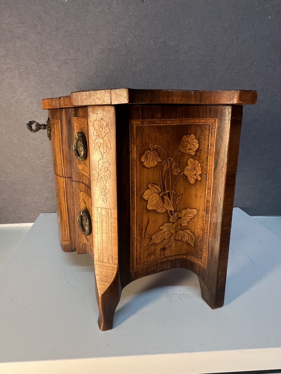 Commode dites de maîtrise en bois de placage et marqueterie à décor de masque de grotesque XIXe-photo-4