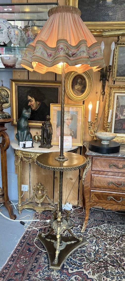 Importante lampe de parquet à tablette d'époque Napoléon III, Époque : Fin du XIXe siècle/ 1870